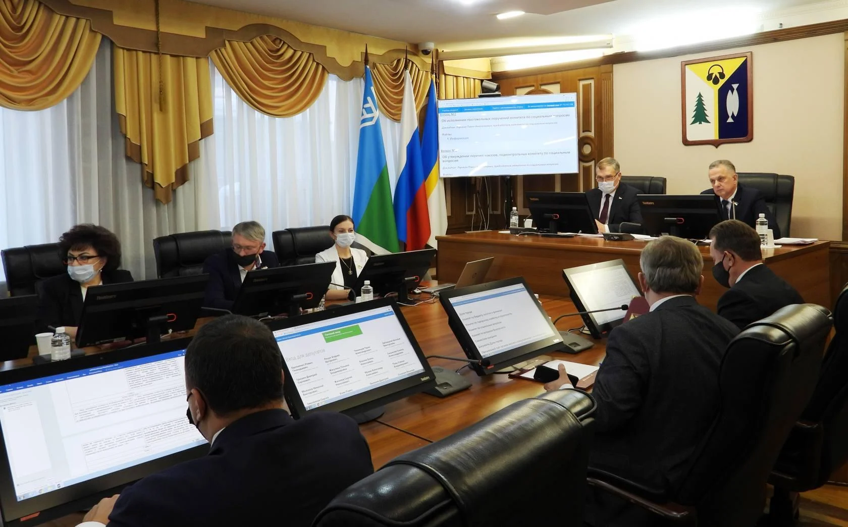 Депутаты готовятся к очередному заседанию Думы города