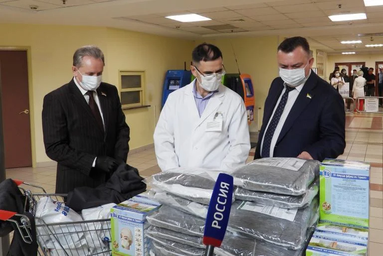 Медики Нижневартовска получают защитные средства