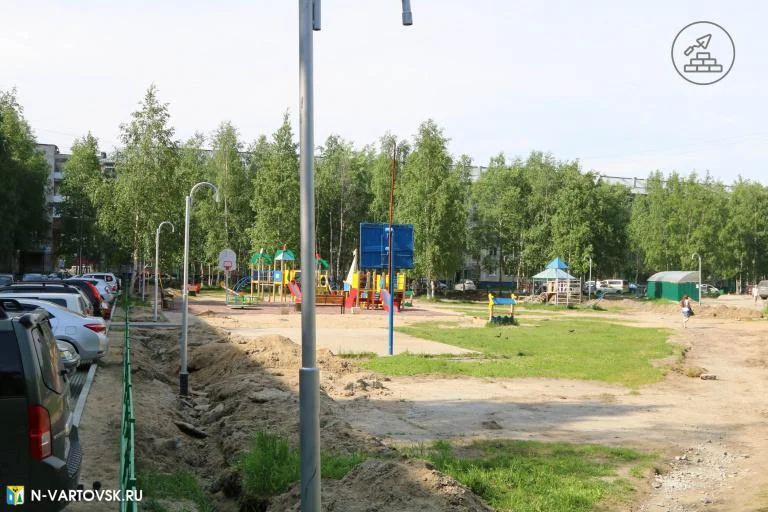 В микрорайонах города монтируют освещение /ФОТО/